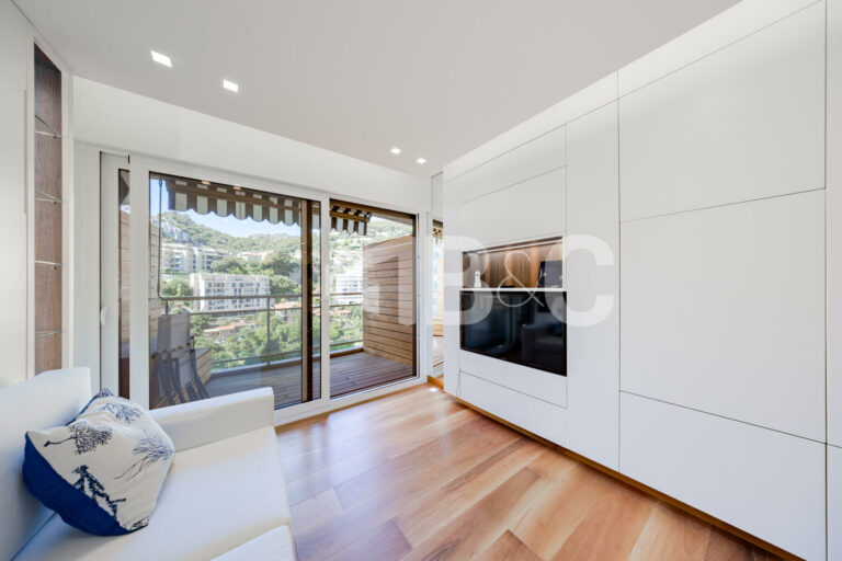 FOR SALE – MONACO LA ROUSSE – RENOVATED STUDIO – A..
