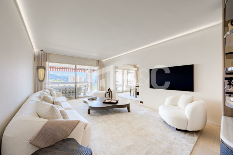 FOR SALE – CARRÉ D’OR – SPACIOUS & LUXURIOUS 3-BED..