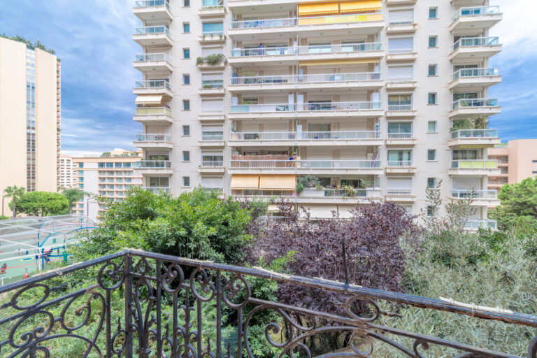 FOR SALE – MONACO LA ROUSSE – 4-ROOM APARTMENT WIT..