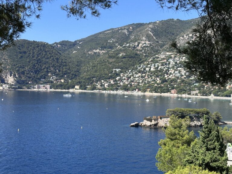 FOR RENT – EZE-SUR-MER – 3 ROOMS IN NEW BUILDING
P..