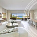 Chic Villa Retreat in Saint-Tropez with Pool, Gardens and Steps to Beach Clubs – Gallery 8