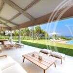 Chic Villa Retreat in Saint-Tropez with Pool, Gardens and Steps to Beach Clubs – Gallery 7