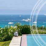Chic Villa Retreat in Saint-Tropez with Pool, Gardens and Steps to Beach Clubs – Gallery 5
