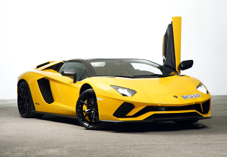 LAMBORGHINI AVENTADOR S ROADSTER RENTAL

The Lambo..