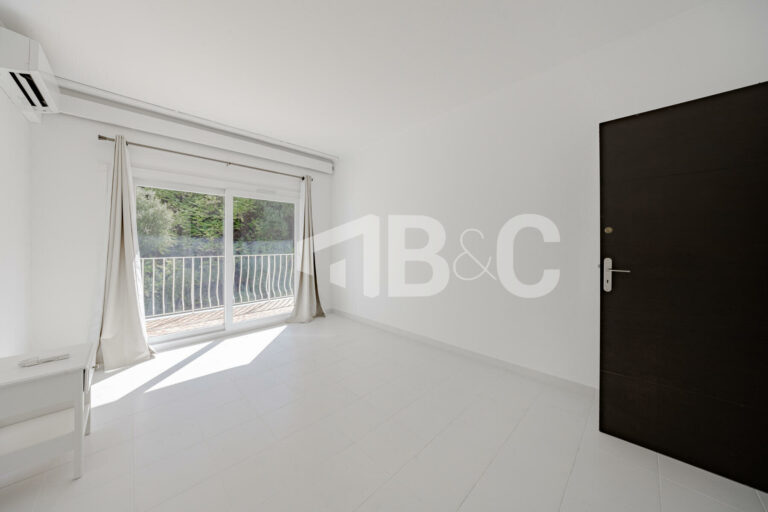FOR RENT – PORT HERCULE – BEAUTIFUL 3-ROOM APARTME..