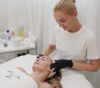 LIFTING TREATMENTS

Treatment: Jett Plasma Lift
Du..