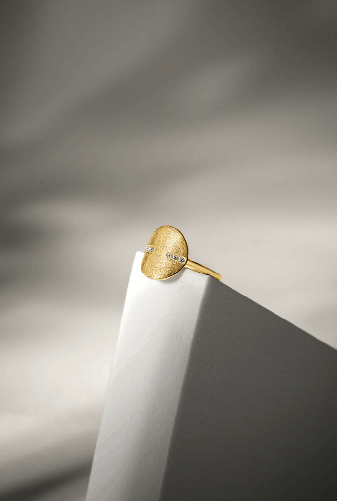 FOR SALE – ECLIPSE RING YELLOW GOLD

Price (incl. ..