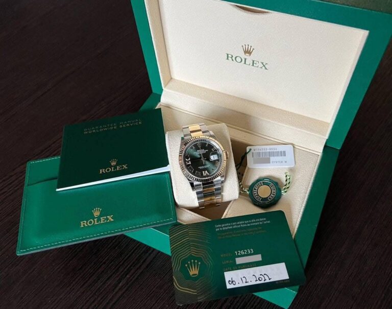 Rolex Datejust Gold/Steel Olive Green

December 20..