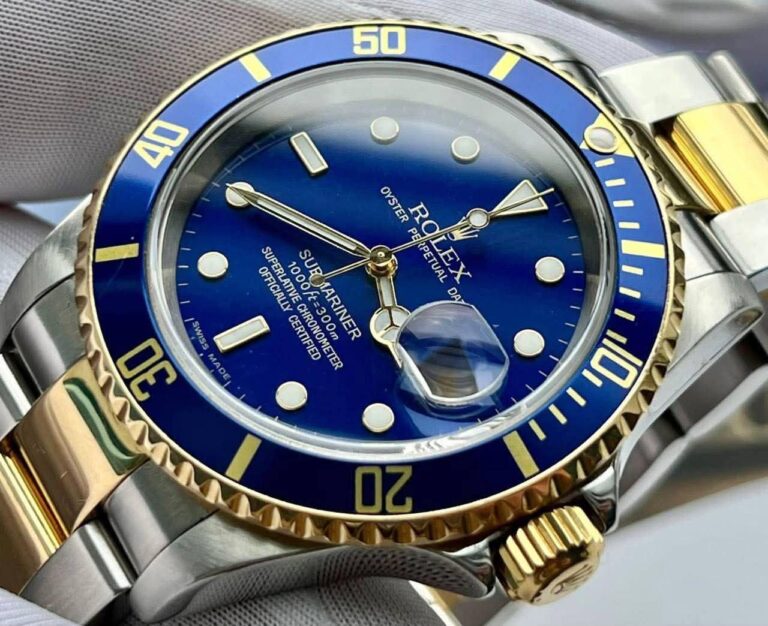 Rolex Submariner Date Gold&Steel Blue Dial

A coll..