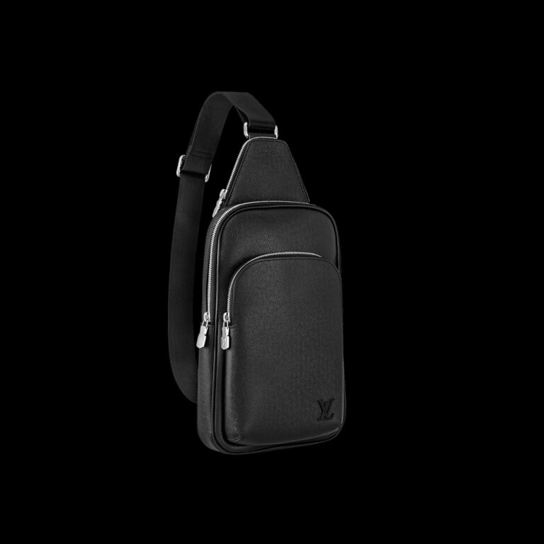Avenue Slingbag

Made from Taiga leather, this Ave..