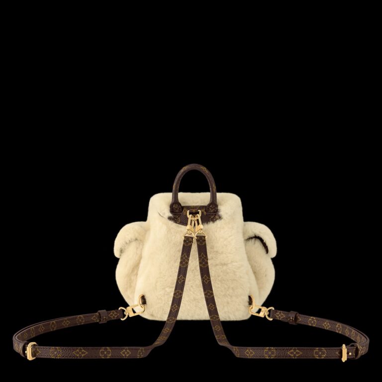 Nano Teddy Backpack

perfect for an alpine escape,..
