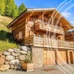 Renovated Alpine Chalet with Panoramic Slope Views, Garage and Ski Room – Gallery 7