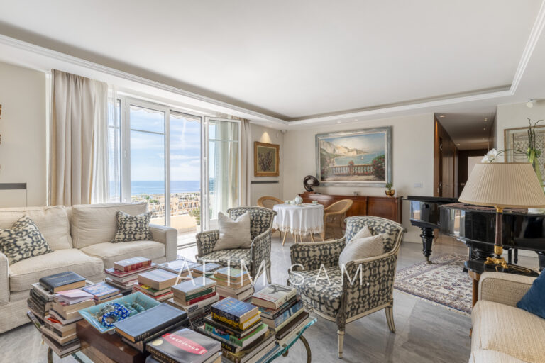 PALAIS DE LA TERRASSE