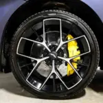 Aston-Martin-DBX-707-cerchio