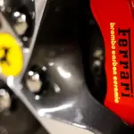 Ferrari-Portofino-M-pinza