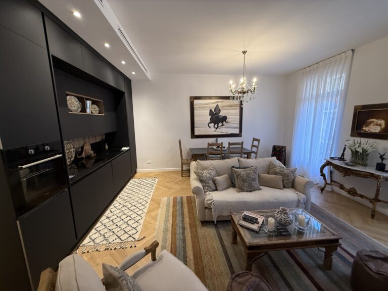 FOR SALE – LA CONDAMINE – 3-ROOM BOURGEOIS APARTME..