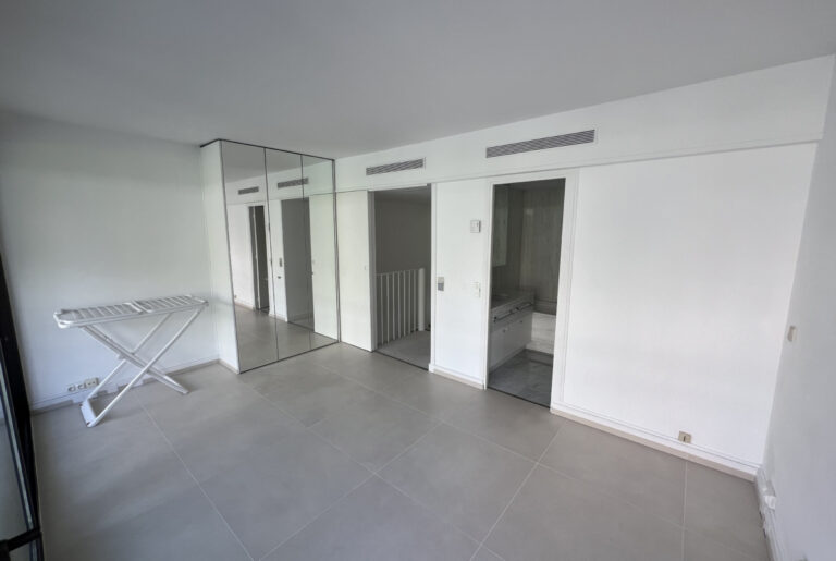 FOR SALE – MONTE CARLO STAR DUPLEX – CARRÉ D’OR
Pr..