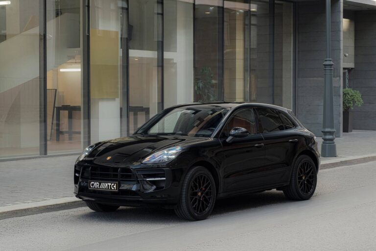 PORSCHE MACAN GTS RENTAL
The Porsche Macan GTS red..