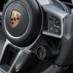 Porsche-Panamera-4S-Steering-Wheel