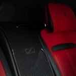 Rolls-Royce-Cullinan-Black-Badge-Interior-Back-Seat-Middle-Closeup
