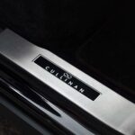 Rolls-Royce-Cullinan-Black-Badge-Interior-Logo-Closup