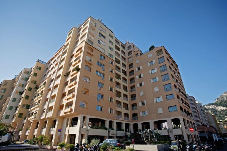 FOR RENT – FONTVIEILLE – STORAGE CELLAR – EDEN STA..