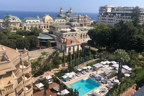 FOR RENT – CARRE D’OR – LARGE MIXED-USE STUDIO WIT..