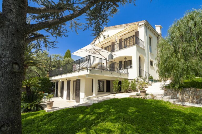 FOR SALE – VILLA WITH SEA VIEW – ROQUEBRUNE-CAP-MA..
