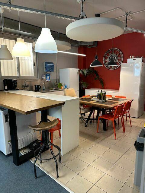 FOR RENT – LARGE PREMISES – LUMIGEAN, FONTVIEILLE
..