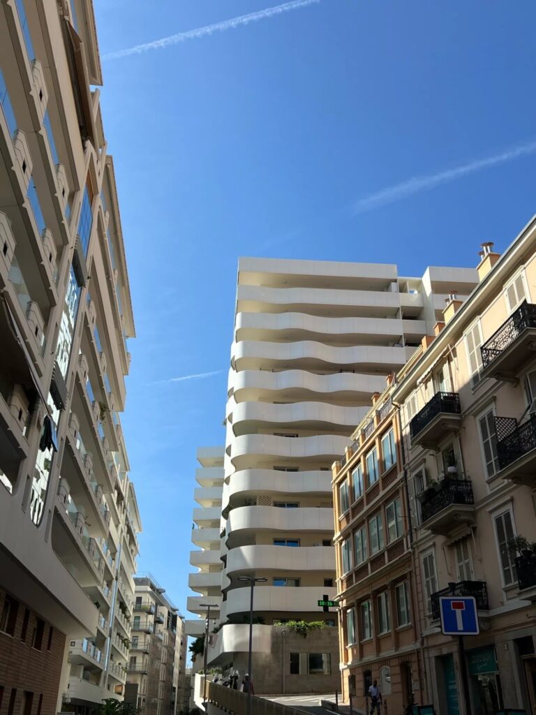 FOR SALE – 3-ROOM APARTMENT – GRAND IDA RESIDENCE,..