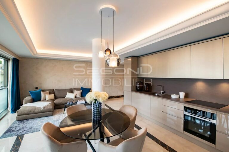 FOR RENT – STUDIO – LE 45, LA CONDAMINE
Price: €4,..