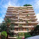 Apartment to renovate in the heart of the Carré d’Or – Résidence Les Acanthes – Gallery 1