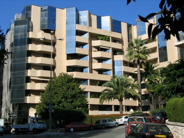 FOR SALE – SAINT ANDRÉ – BRIGHT 2-ROOM APARTMENT I..