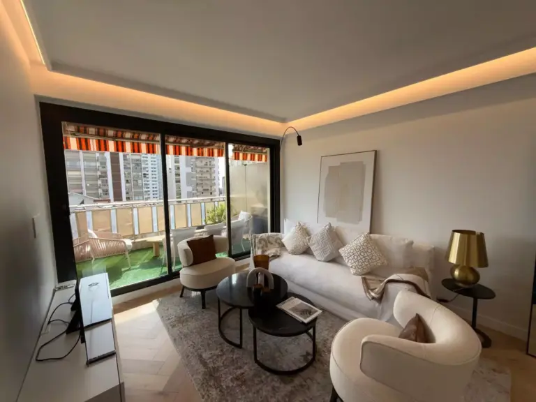 FOR SALE – LUXURY 3-ROOM APARTMENT – MONTE-CARLO
P..