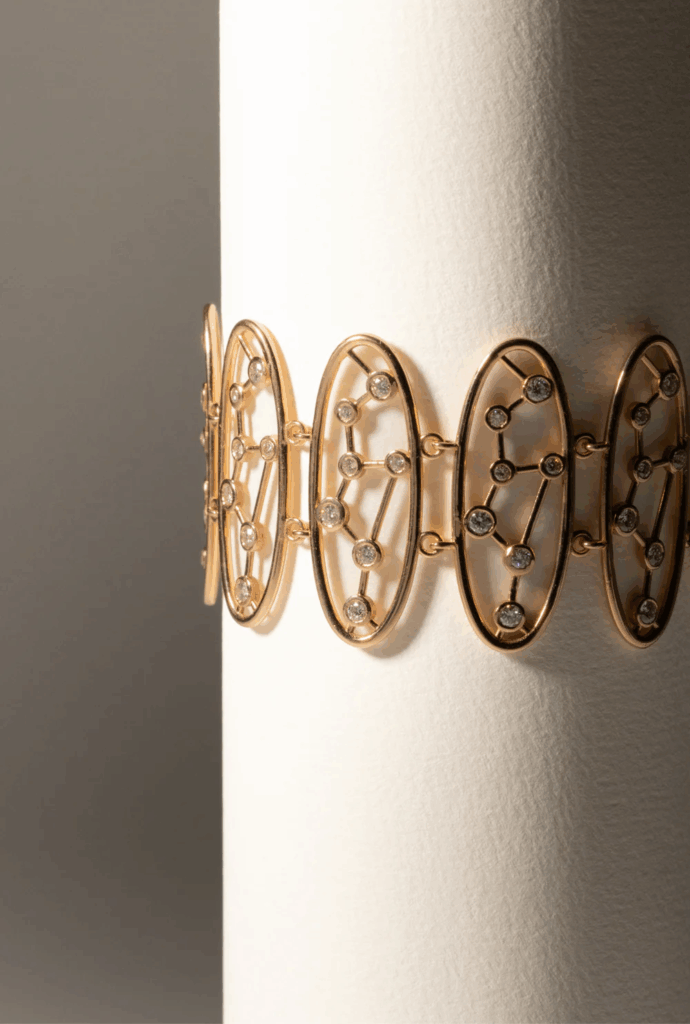 CONSTELLATION CUFF

Elegant and luminous, the Cons..