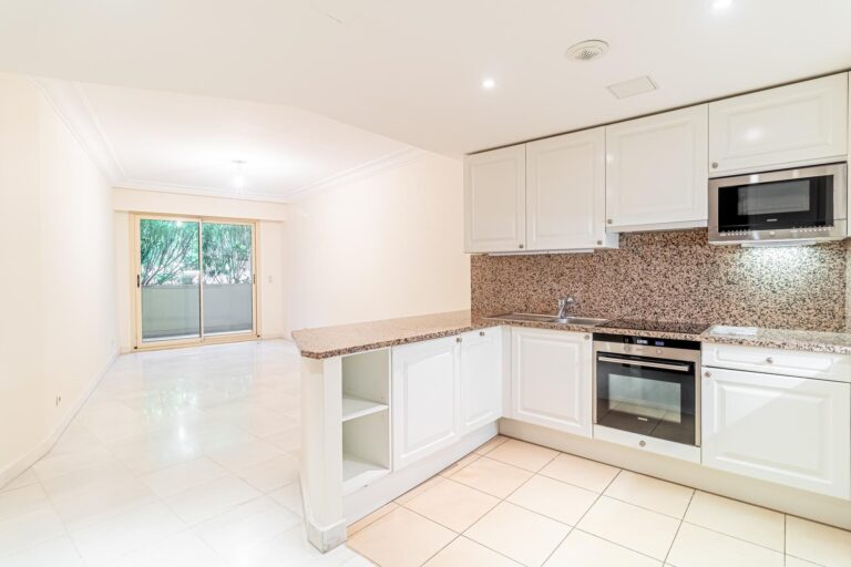 FOR SALE – 1-BEDROOM APARTMENT CLOSE TO THE BEACH
..