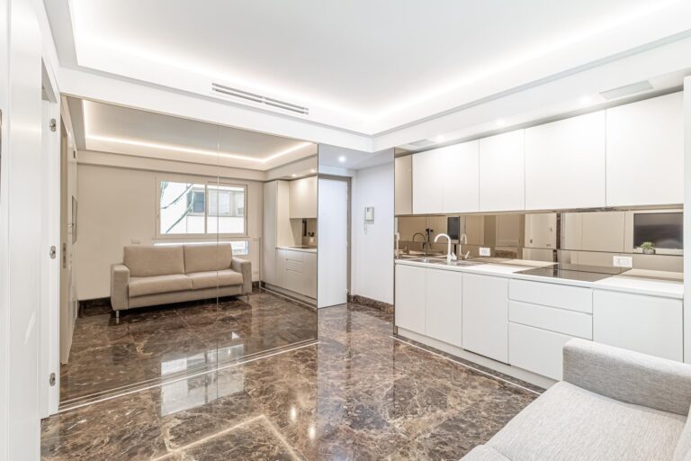 FOR SALE – MODERN 1-BEDROOM APARTMENT – PARKING, C..