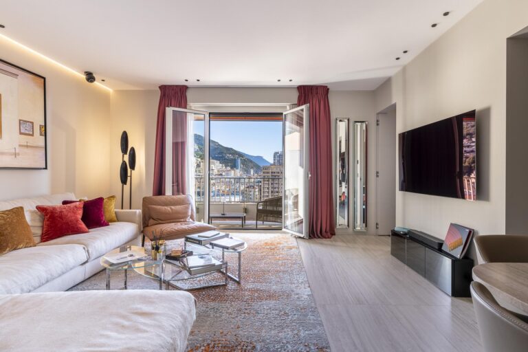 FOR RENT – LES GEMEAUX – RENOVATED & FURNISHED 2-B..