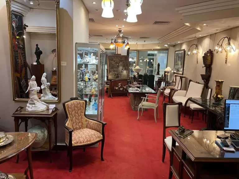 FOR SALE – LEASEHOLD RIGHTS – CARRÉ D’OR
Price: €4..