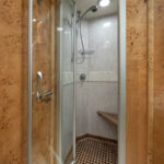 andilis_VIP_shower