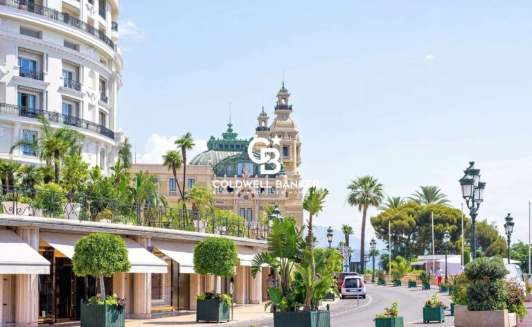 FOR SALE – GOLDEN SQUARE – COMMERCIAL PREMISES WIT..