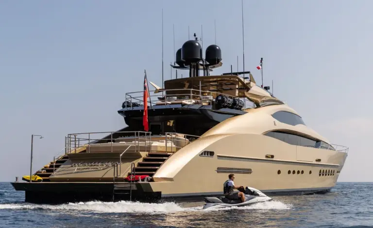 YACHT CHARTER – M/Y HOKULANI
Built by Palmer Johns..