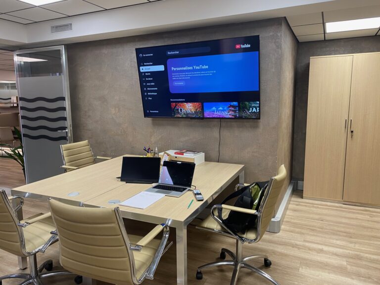 FOR RENT – FURNISHED OFFICE WITH PARKING IN LUXURY..