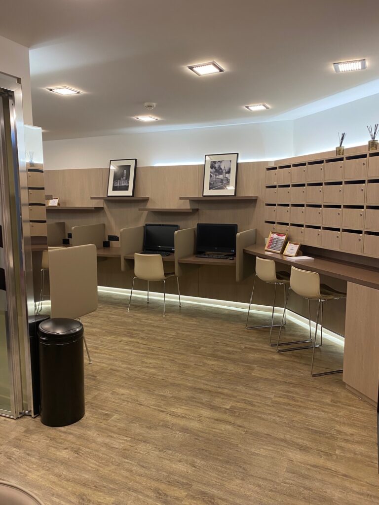 FOR RENT – SMALL FURNISHED OFFICE IN LUXURY BUILDI..