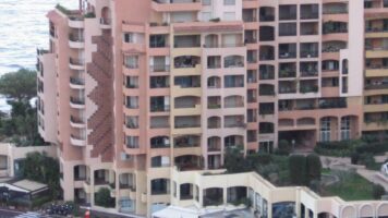 FOR SALE – BUSINESS PREMISES – FONTVIEILLE – 290 m..