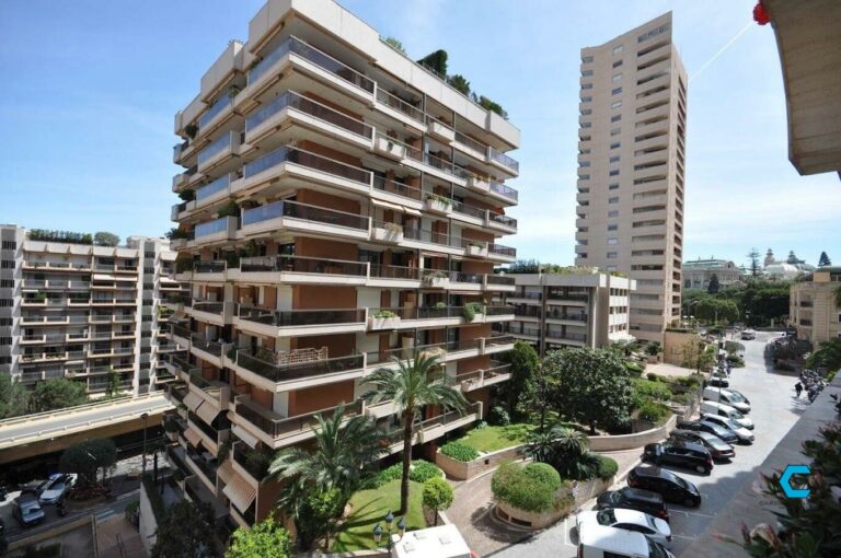 FOR SALE – 3-ROOM APARTMENT TO RENOVATE – LES ACAN..