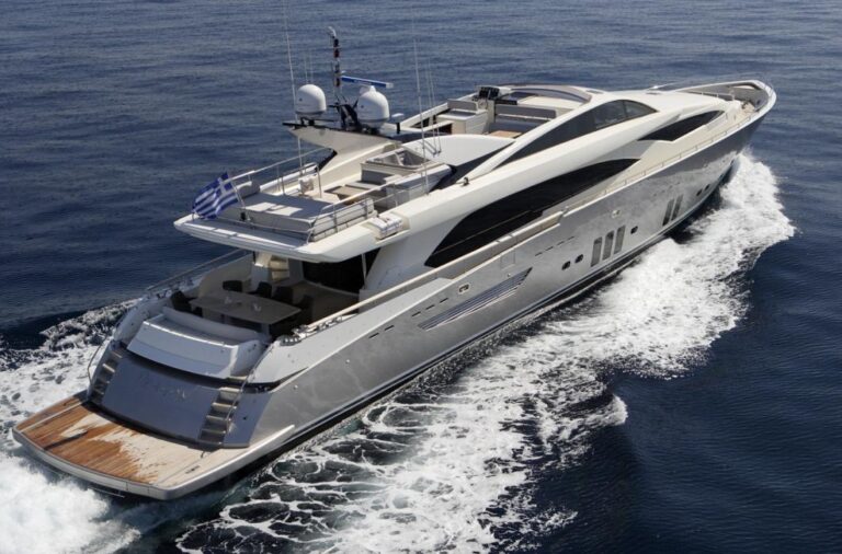 YACHT CHARTER – M/Y DRAGON
Built by Chantier Naval..
