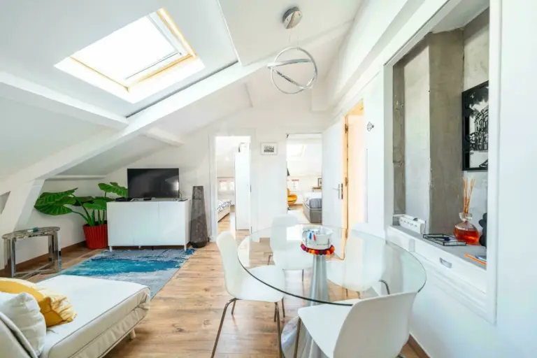 FOR SALE – 3-ROOM APARTMENT – RUE DE MILLO – CONDA..