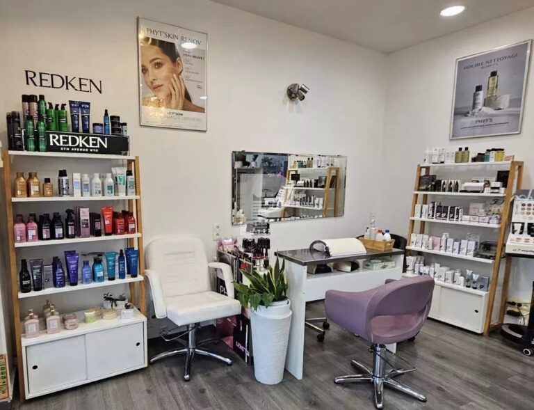 FOR SALE – MONTE-CARLO – HAIRDRESSING & BEAUTY BUS..