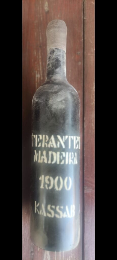 Vente d’une collection de vins de Madère du XIXe..